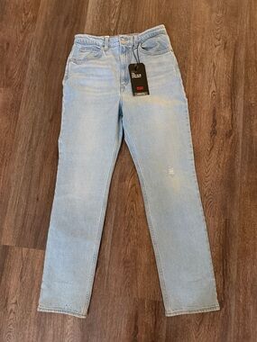 Light Wash Straight Leg Jeans - Light Blue
